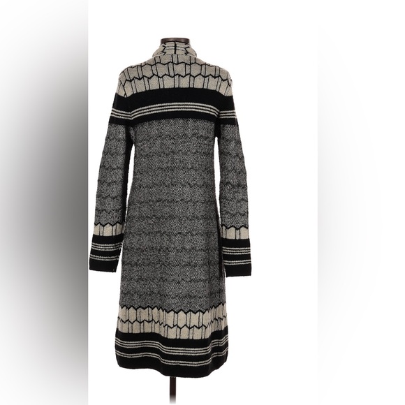 BCBGMAXAZRIA Cardigan 💄💋 - Picture 3 of 10